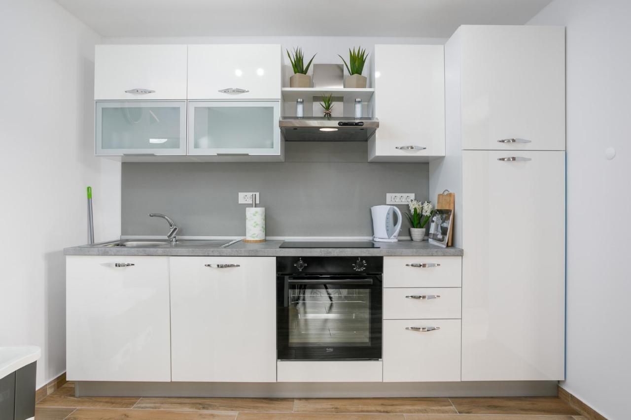 Apartment Ivana Malinska Bagian luar foto
